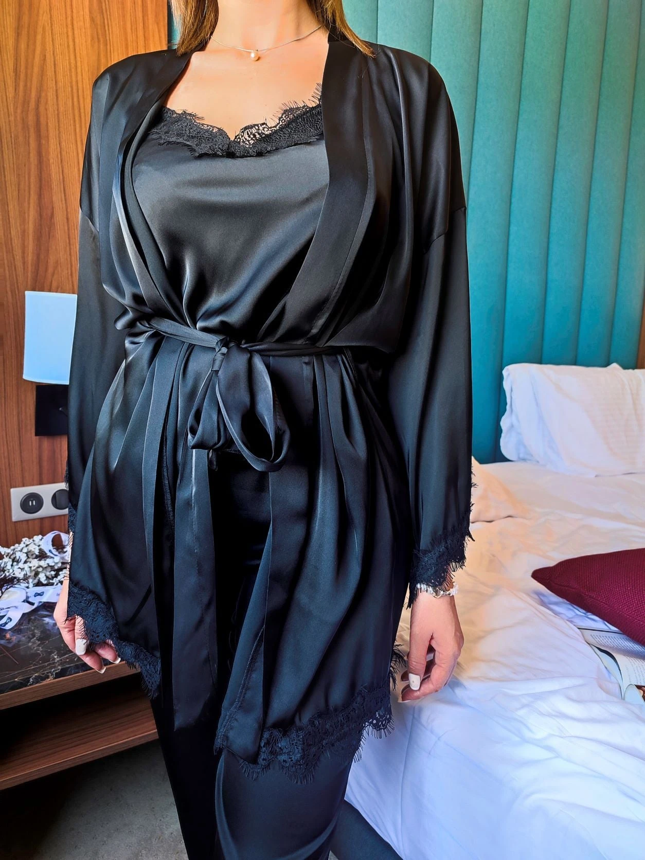 Ensemble Luxueux 5 Pièces Soyeux SECRET 5 Ensemble Luxueux 5 Pièces Soyeux SECRET – Image 5