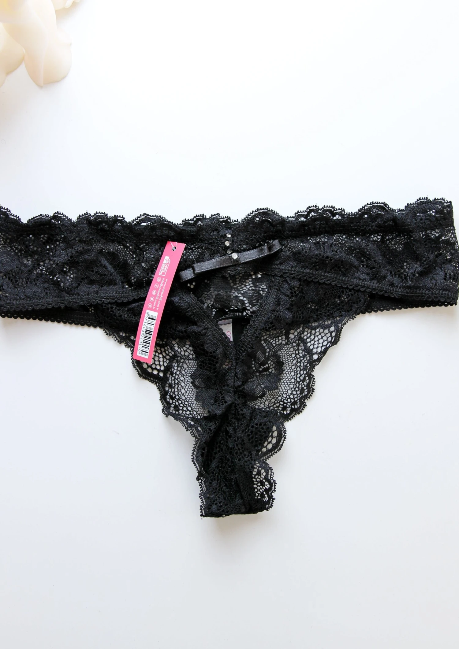 Thong En Dentelle Noir COQUETTE 1 Thong En Dentelle Noir COQUETTE