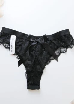 Thong En Dentelle Noir OPAL