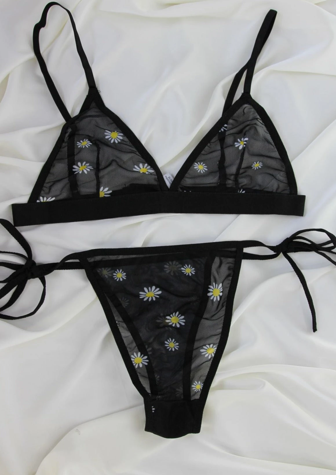 Ensemble Soutien-gorge Fleuri Noir PETAL 1 Ensemble Soutien-gorge Fleuri Noir PETAL