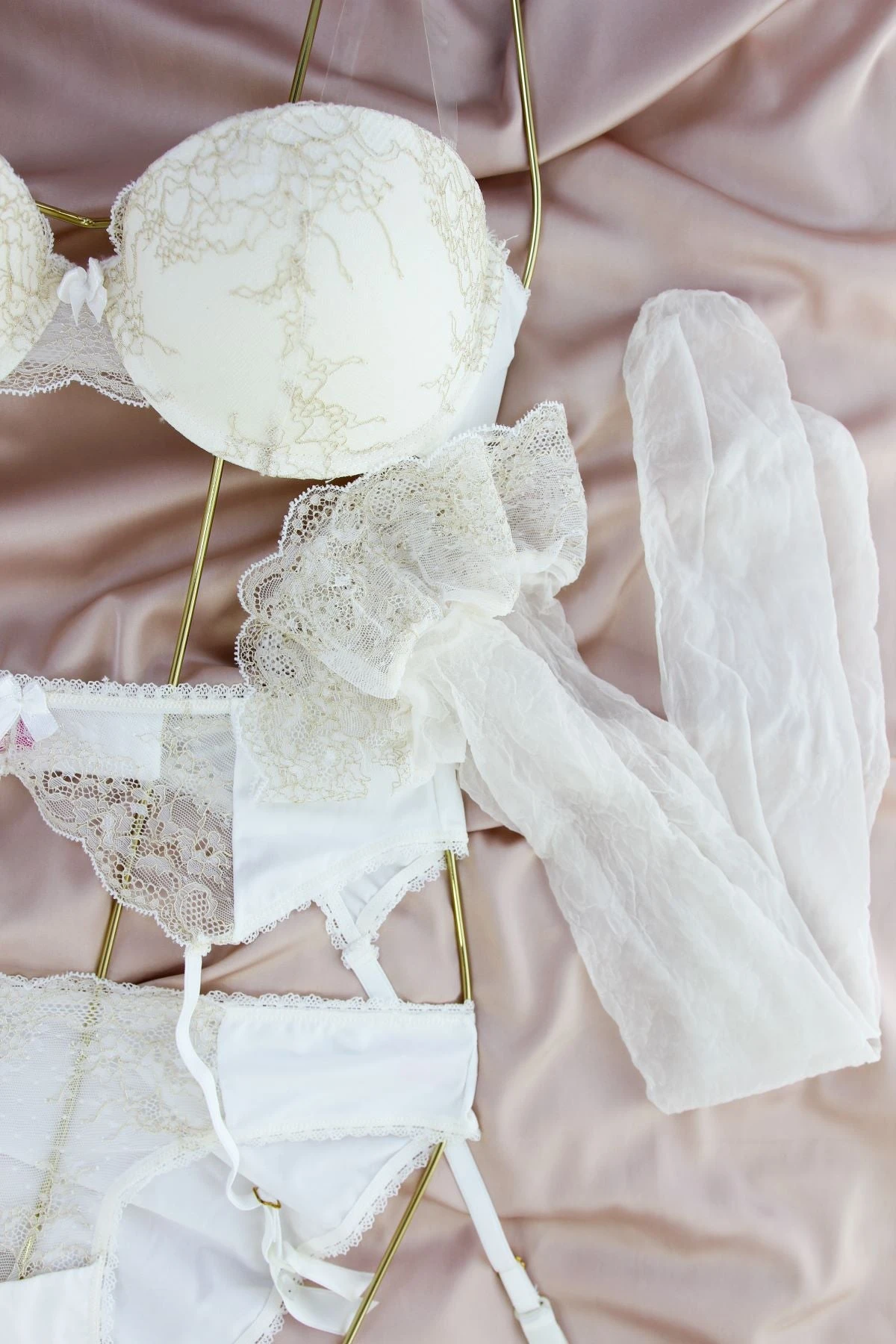 Ensemble Bridal Blanc 4 Pièces JOVIAL 3 Ensemble Bridal Blanc 4 Pièces JOVIAL – Image 3