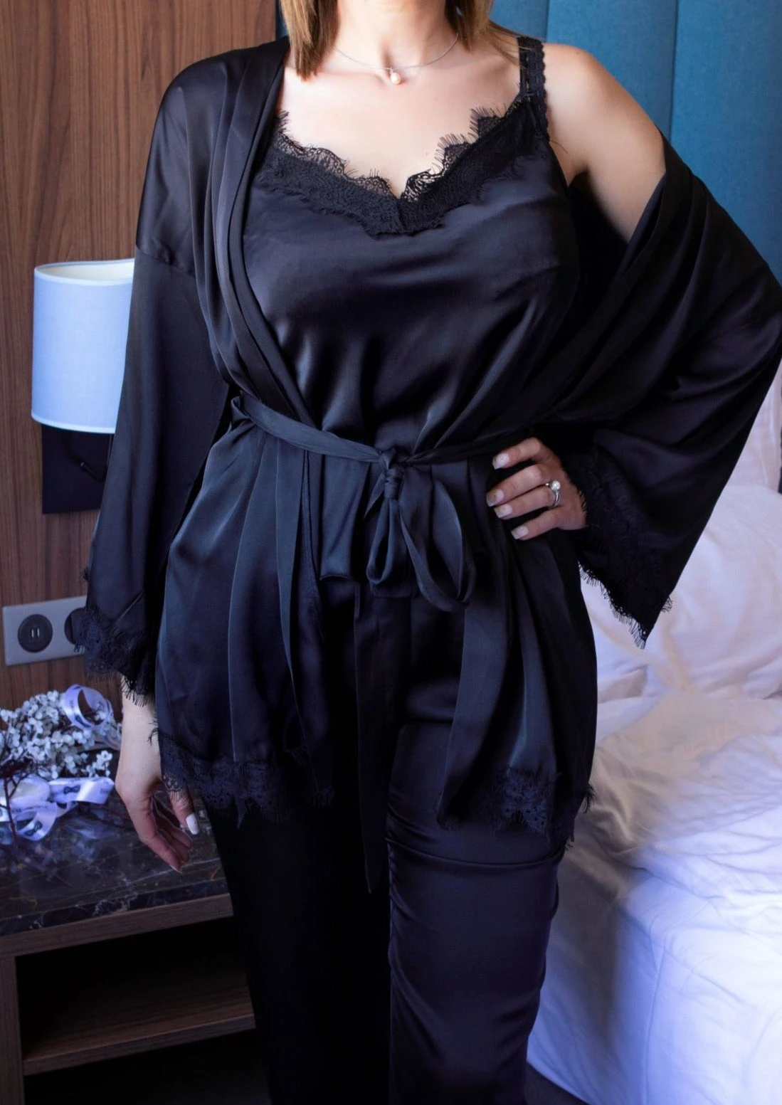 Ensemble Luxueux 5 Pièces Soyeux SECRET 2 Ensemble Luxueux 5 Pièces Soyeux SECRET – Image 2